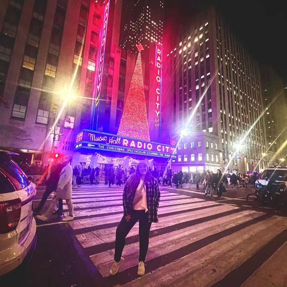 Meet your Posher! 💕 - Picture 4 of 4